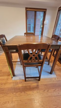 A beautiful dining table with 4 chairs, 36 inches height, 45 inches wide.