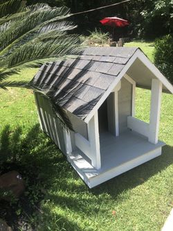 Custom dog 🐕 house 🏡