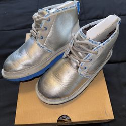 UGG x Hershey’s Kisses Boots – Size 2Y