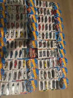 Hot wheels $2 cada uno