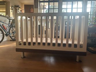 Modern Baby Crib White and Walnut Oeuf
