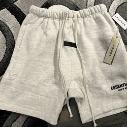 Essentials Shorts Light oat 🤍 Size S