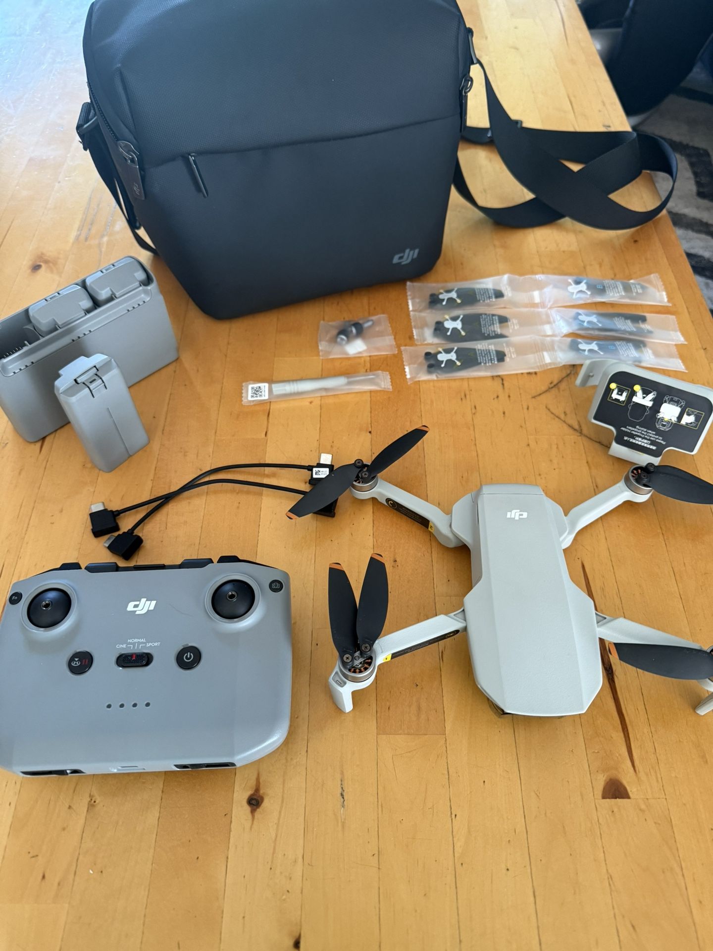 dji mini drone 2/Controller, Extra Batteries & Accessories