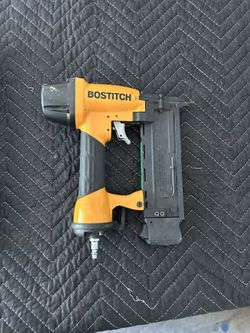 Bostitch BT200 18GA Brad Nailer Kit (Oil-Free) w/ Case & Nails 