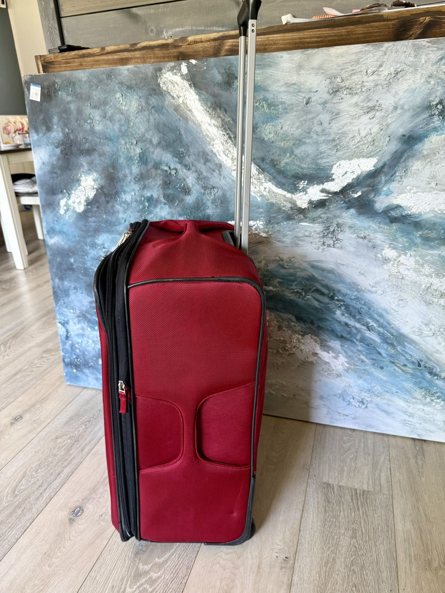 Large Clean Samsonite Luggage 