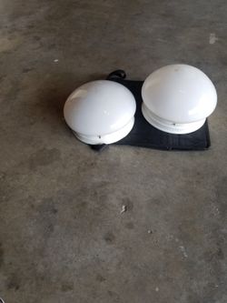 2 ceiling lamps