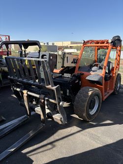 Compact reach forklift JLG 5k