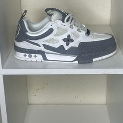 Lv Men Grey Sneakers 