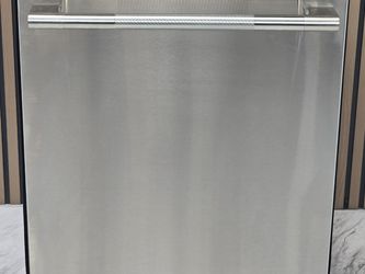 JennAir Rise 24" Fully Integrated Built-In Dishwasher with 14 Place Setting Capacity, 39 dBA, Rapid Wash Cycle - Stainless Steel (JDPSS244PL-D-1060)