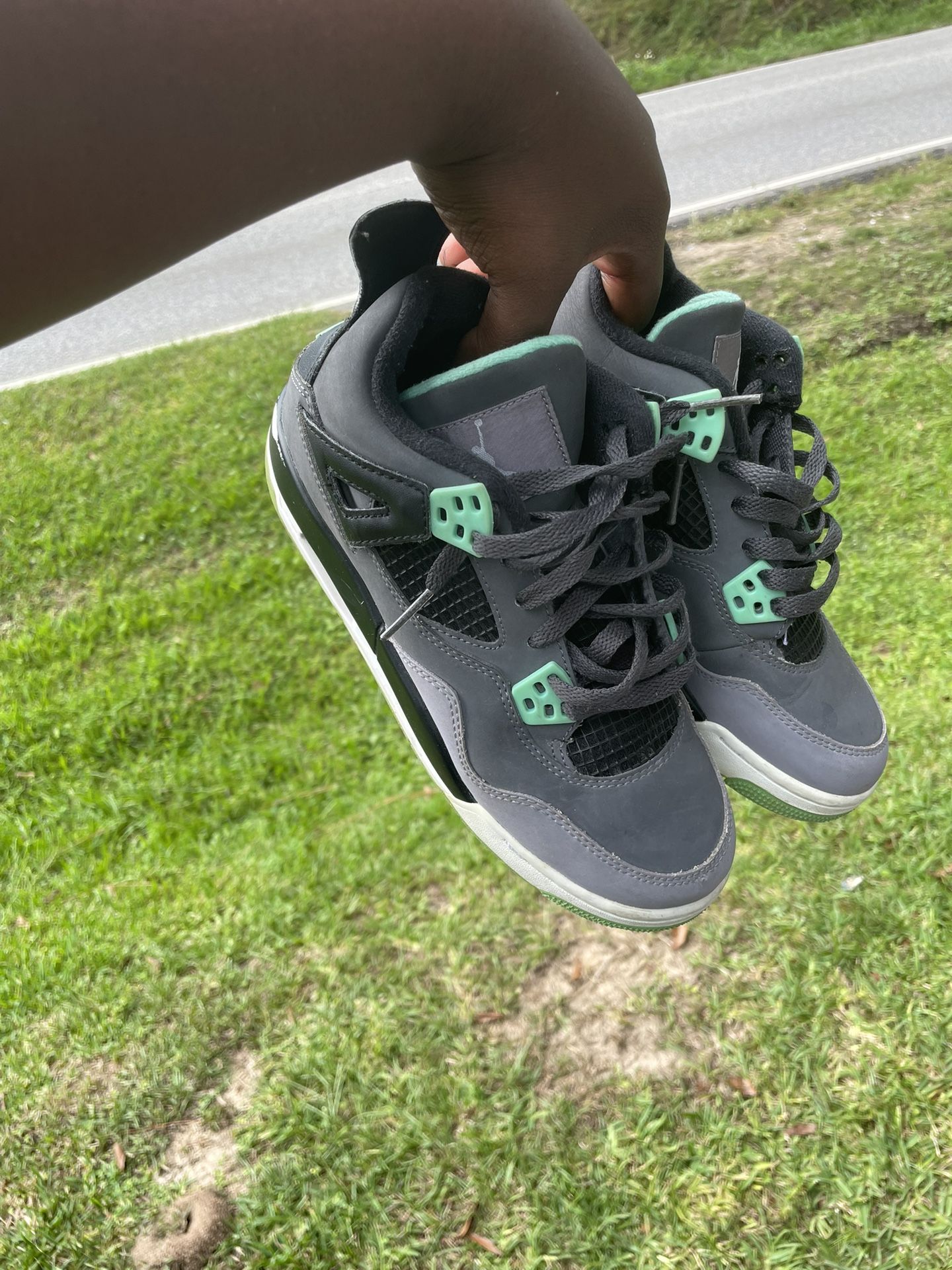 size 5Y &retro 4 toddler shoe