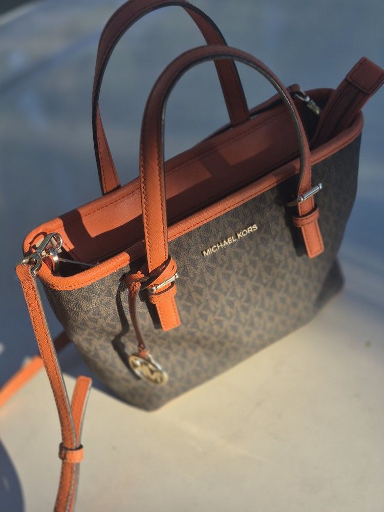 Michael Kors Purse. Absolutely Immaculate.  Crisp And Firm A Beautiful Bag!