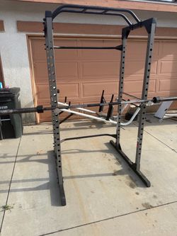 Very nice and strong squat rack with 7 ft Olympic bar. Perfect for squats, bench press, and pull ups.