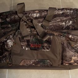 REDHEAD ROLLING STANDING HANDLES DUFFEL BAG NEW CAMO