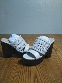 Brand new wedge sandals S-6 Justfab