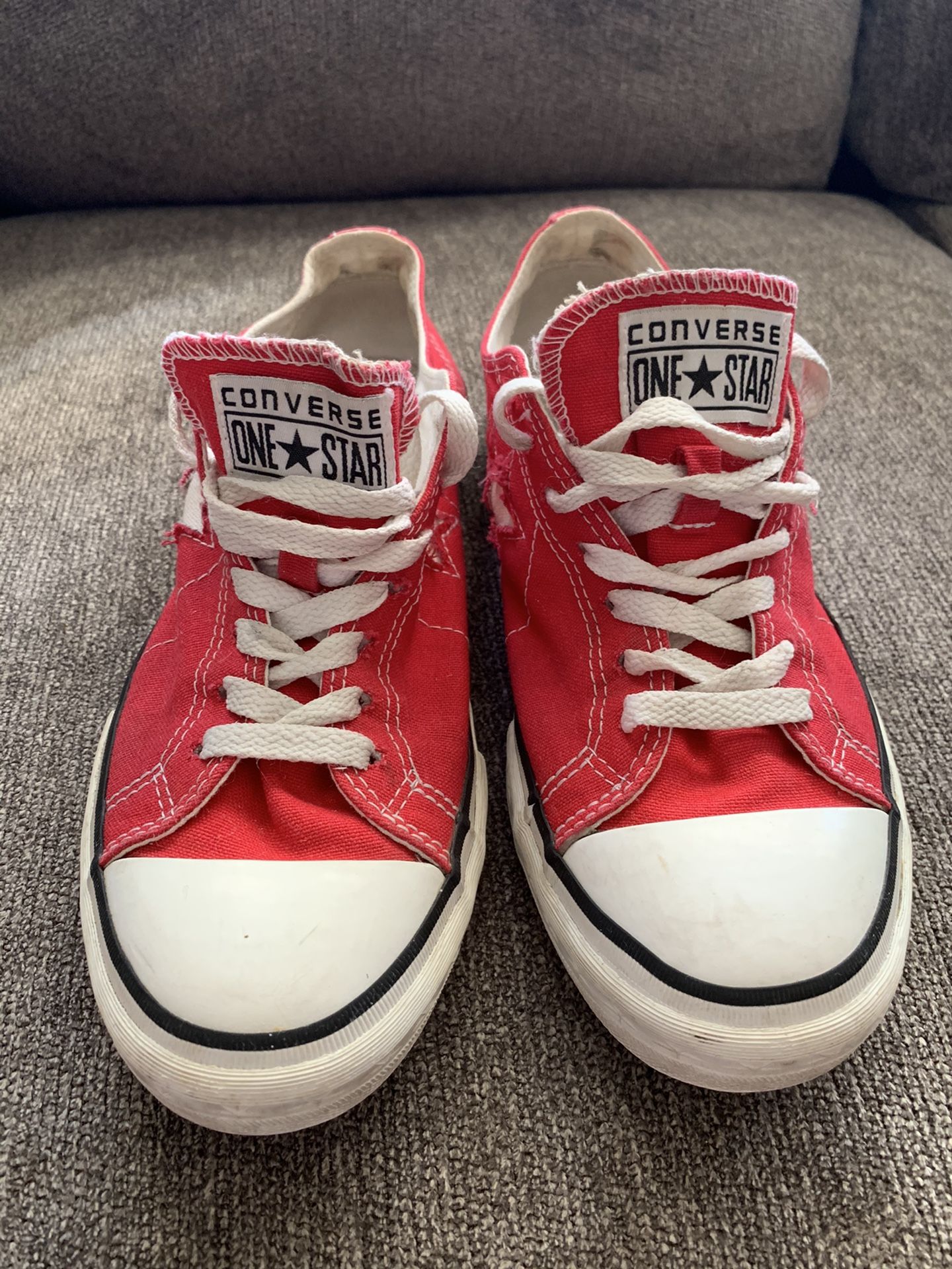 Pre owned women’s converse 9.5