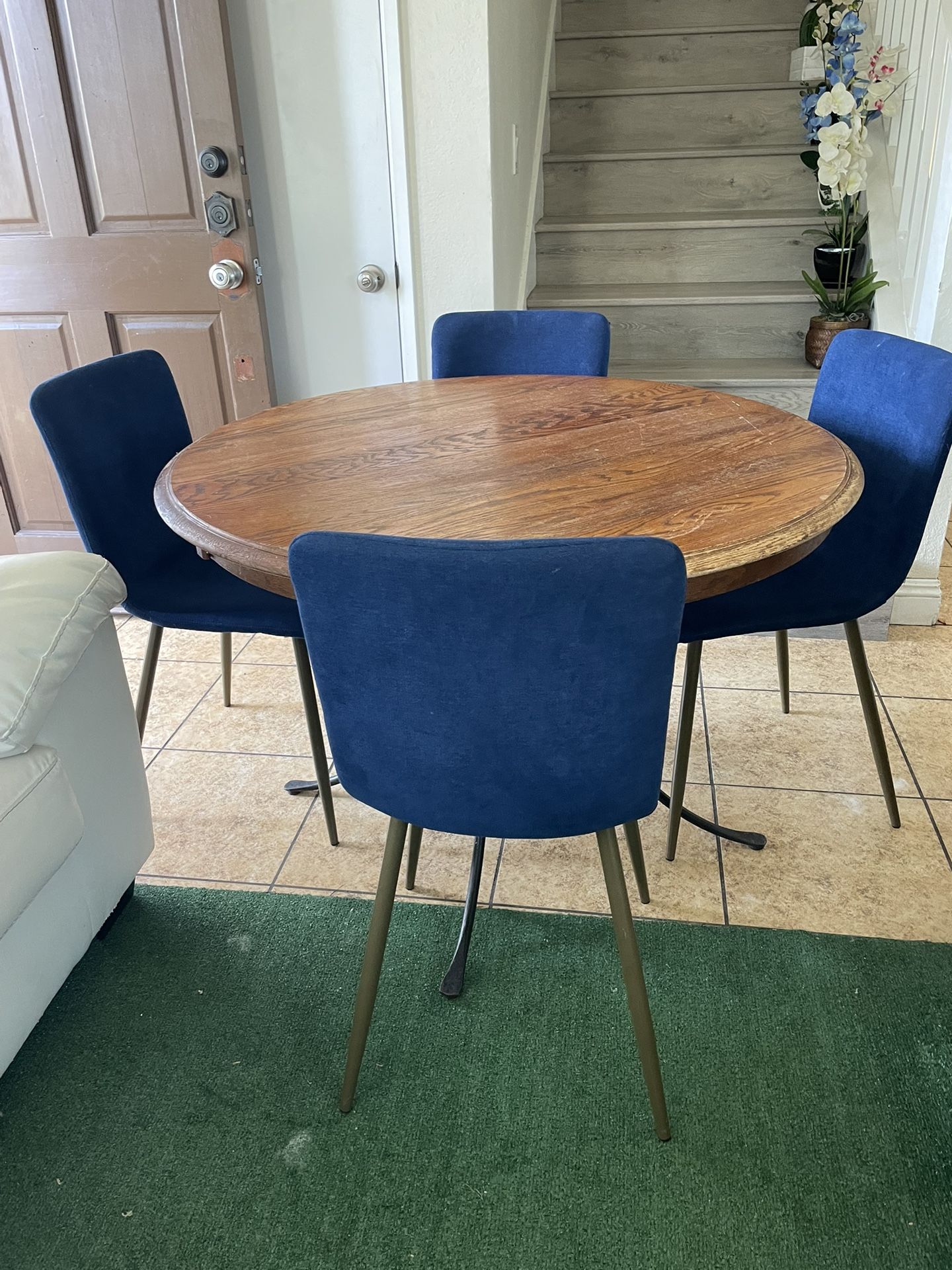 BEAUTIFUL DINING TABLE WITH 4 CHAIRS GOOD WOOD 