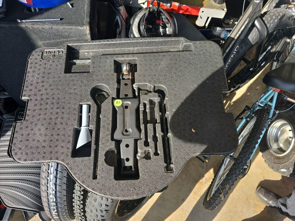 2020 Honda Accord Spare Tire ,foam Cover With Jack.