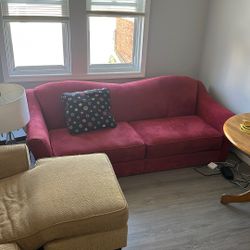 Red La-Z-Boy Sofa – Excellent Condition + Pillow Included