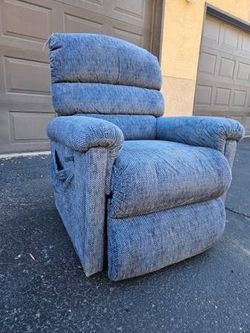 LAZY BOY POWER LIFT RECLINER CHAIR