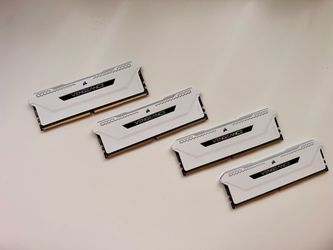 Corsair Vengeance white DDR4