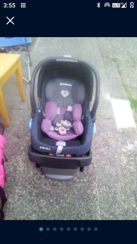 UPPAbaby Mesa Car seat W/Base
