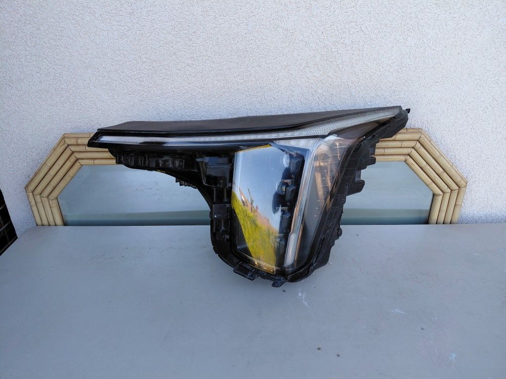 2024 - 2026 KIA SORENTO LEFT HEADLIGHT  DRIVER SIDE LED GENUINE USED OEM. 