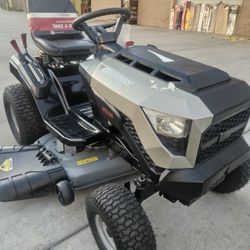 MURRAY GAS 42"IN RIDING LANW TRACTOR 