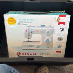Singer Sewing Machine 