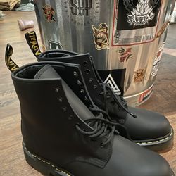 Men’s Size 10 Doc Martins Boots