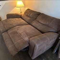 Recliner Couch (ELMWOOD PARK ) 