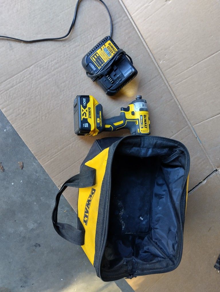 DeWalt 1/4" Driver Drill Kit