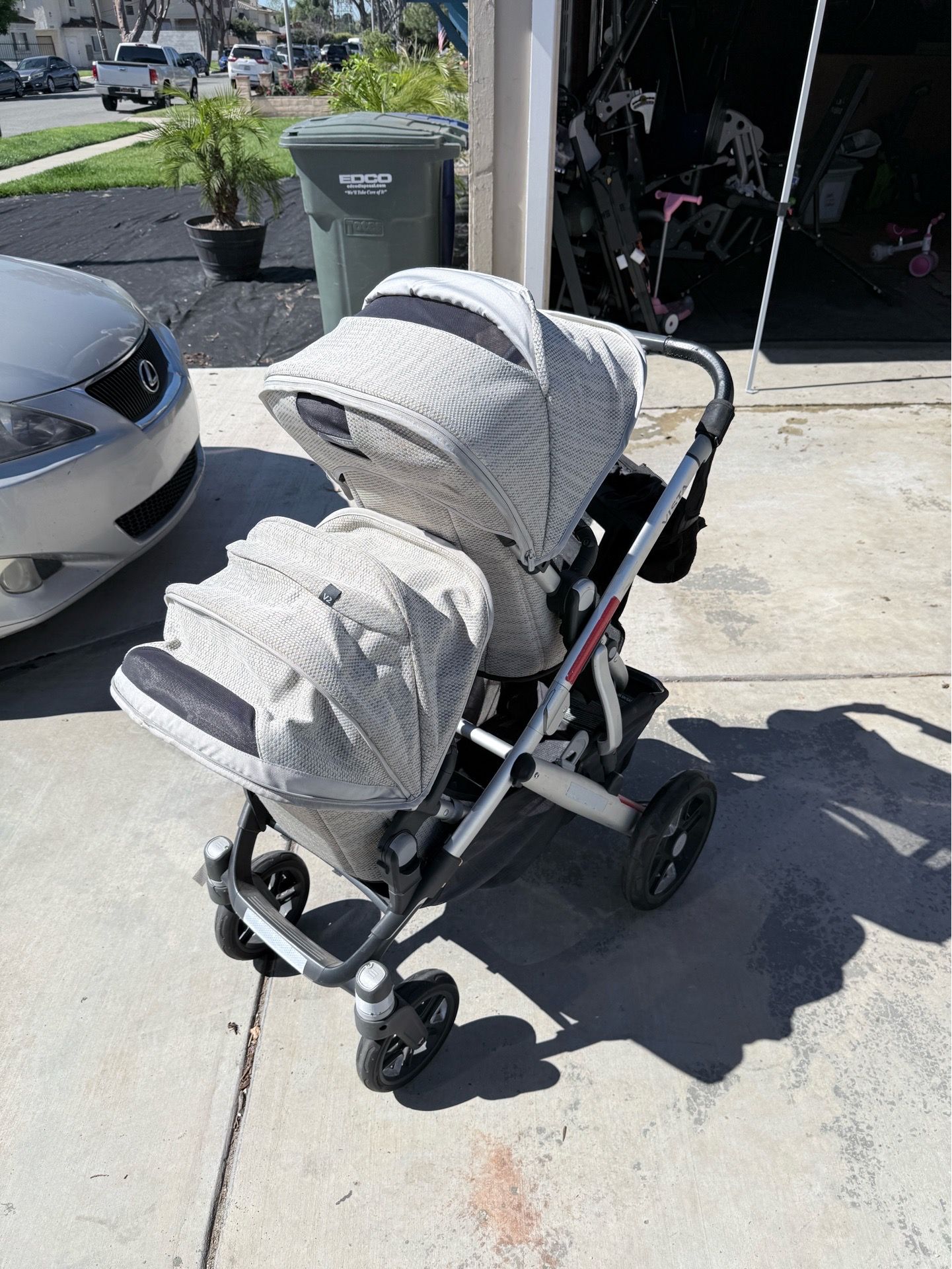 Uppababy vista v2 w/ bag handle