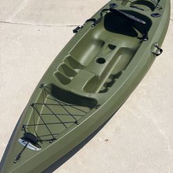 12' Discovery Kayak 