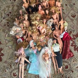 Lot of vintage Barbies