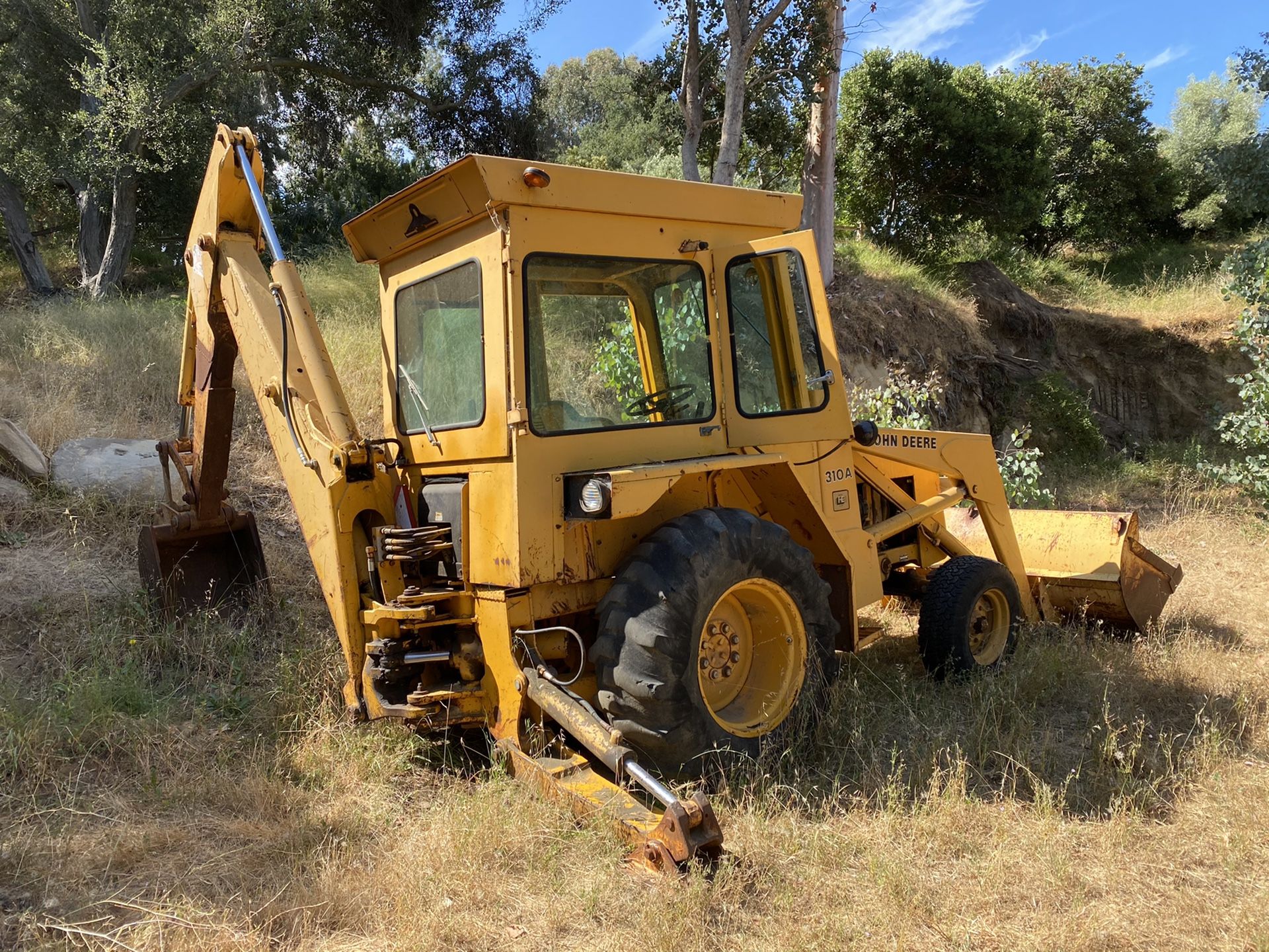 John Deere 550 bulldozer and 310a backhoe from the 1970’s for Sale in