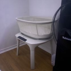 4 Moms Bassinet