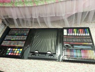 Art 101 tri fold art set