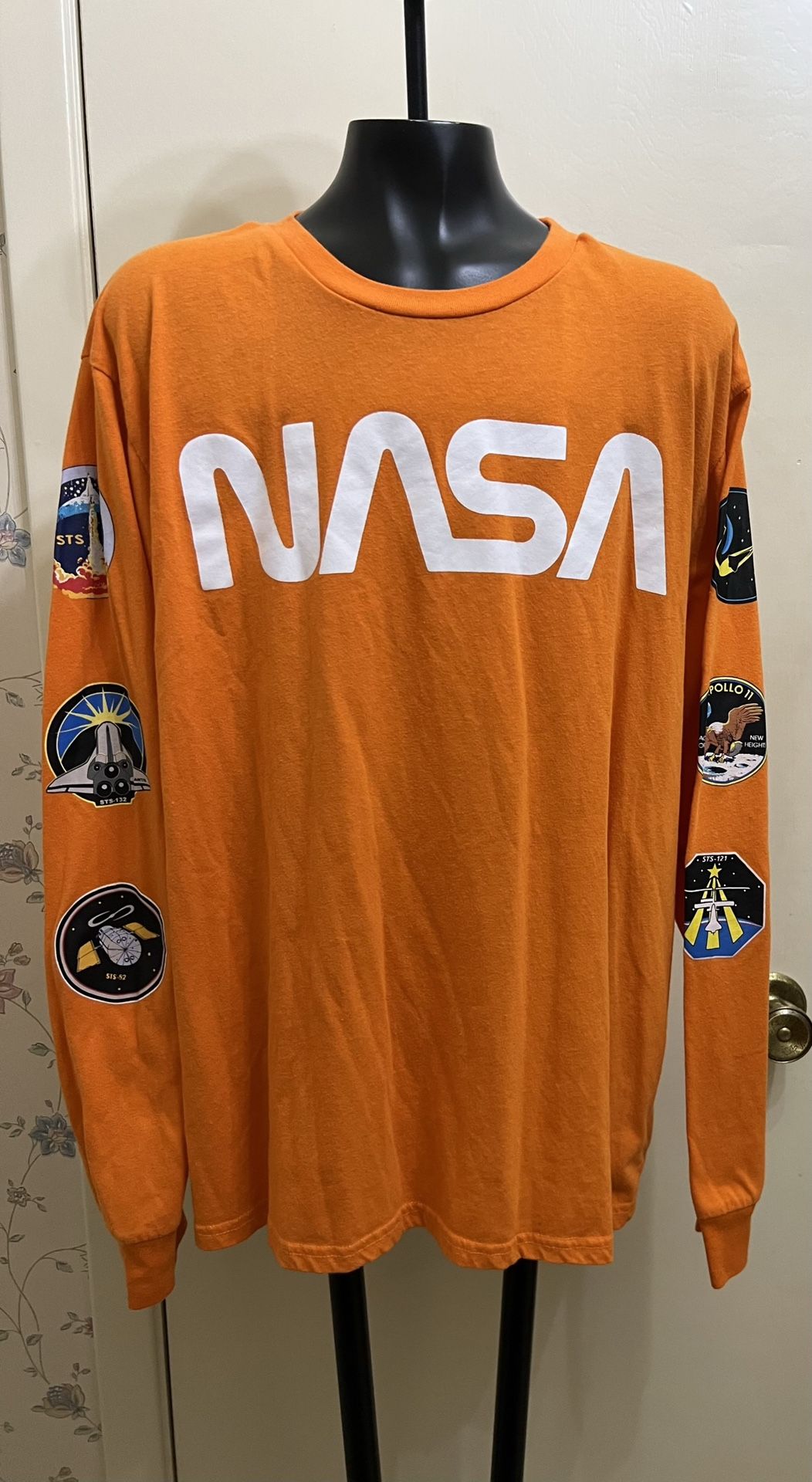 NASA Space Logo Long Sleeve Shirt Size XL for Sale in Arlington