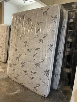 Queen size pillow top mattress