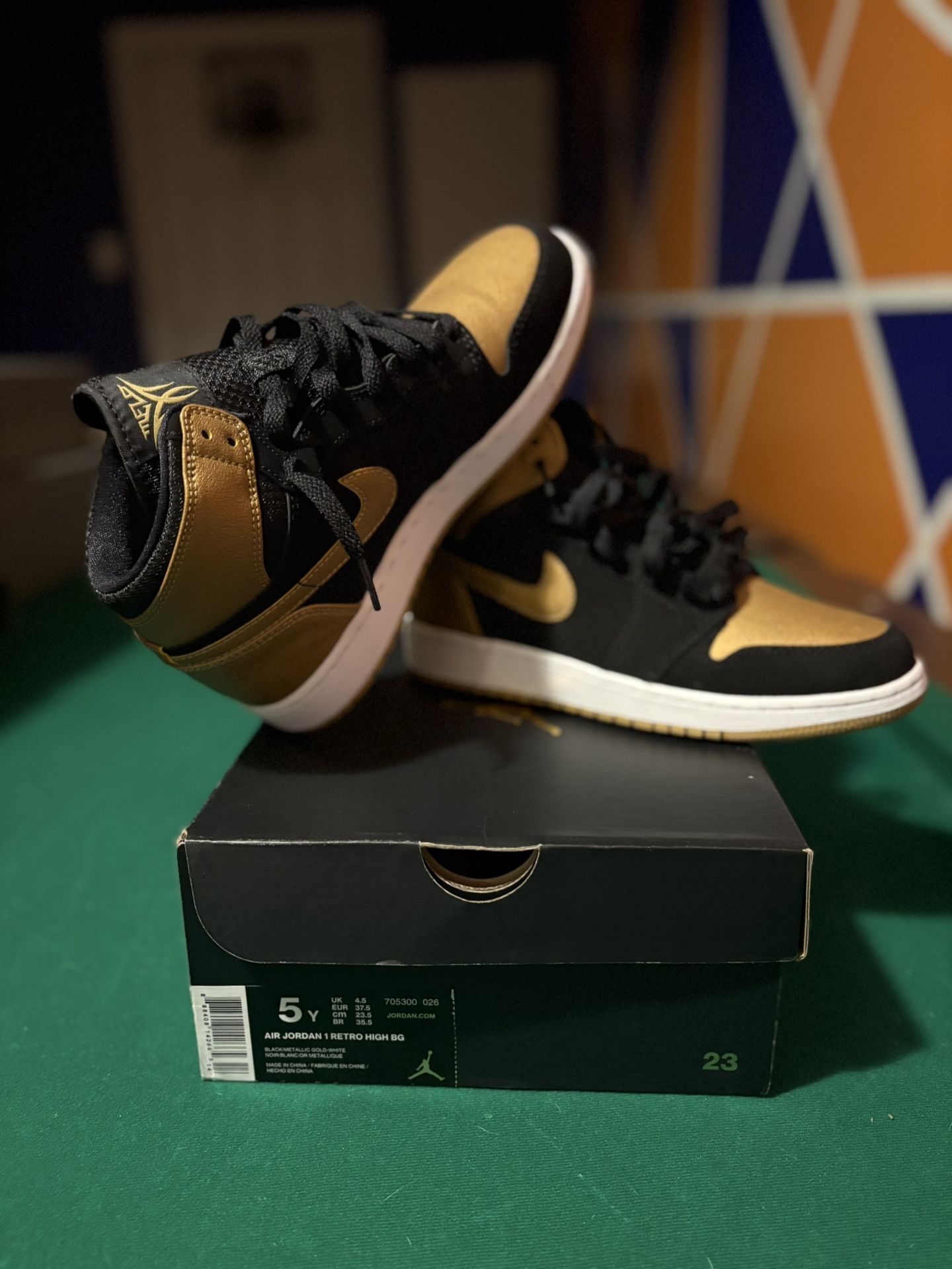AIR JORDAN 1 RETRO HIGH (BG) MELOz SIZE 5Y