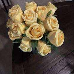 Yellow Roses Flower Arrangement 