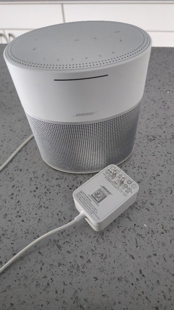 Bose Speaker 300 White Perfect Condition