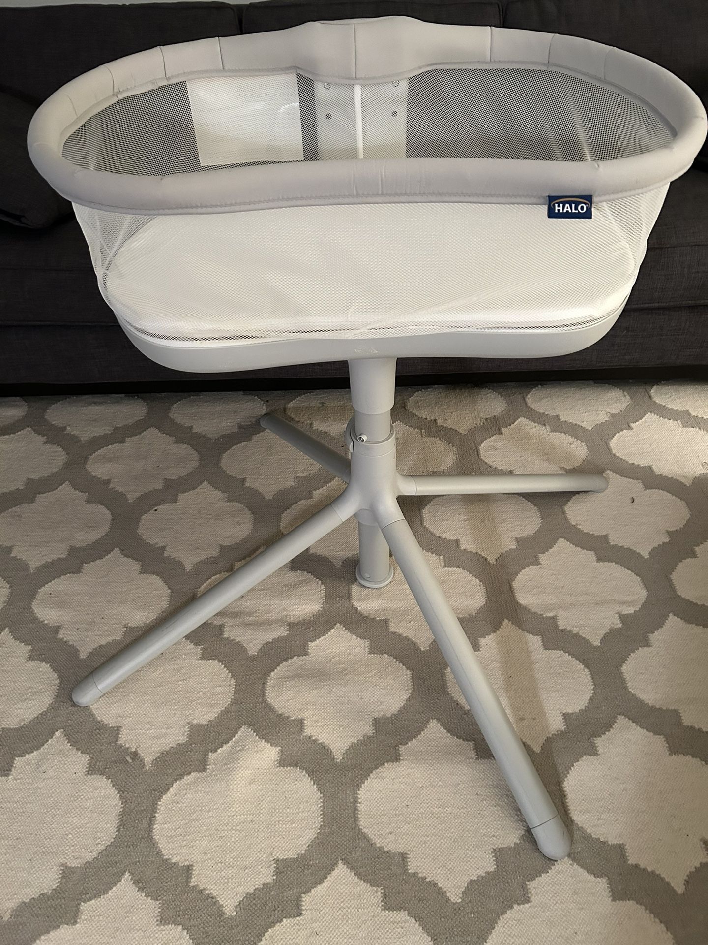 Halo Swivel Bassinet