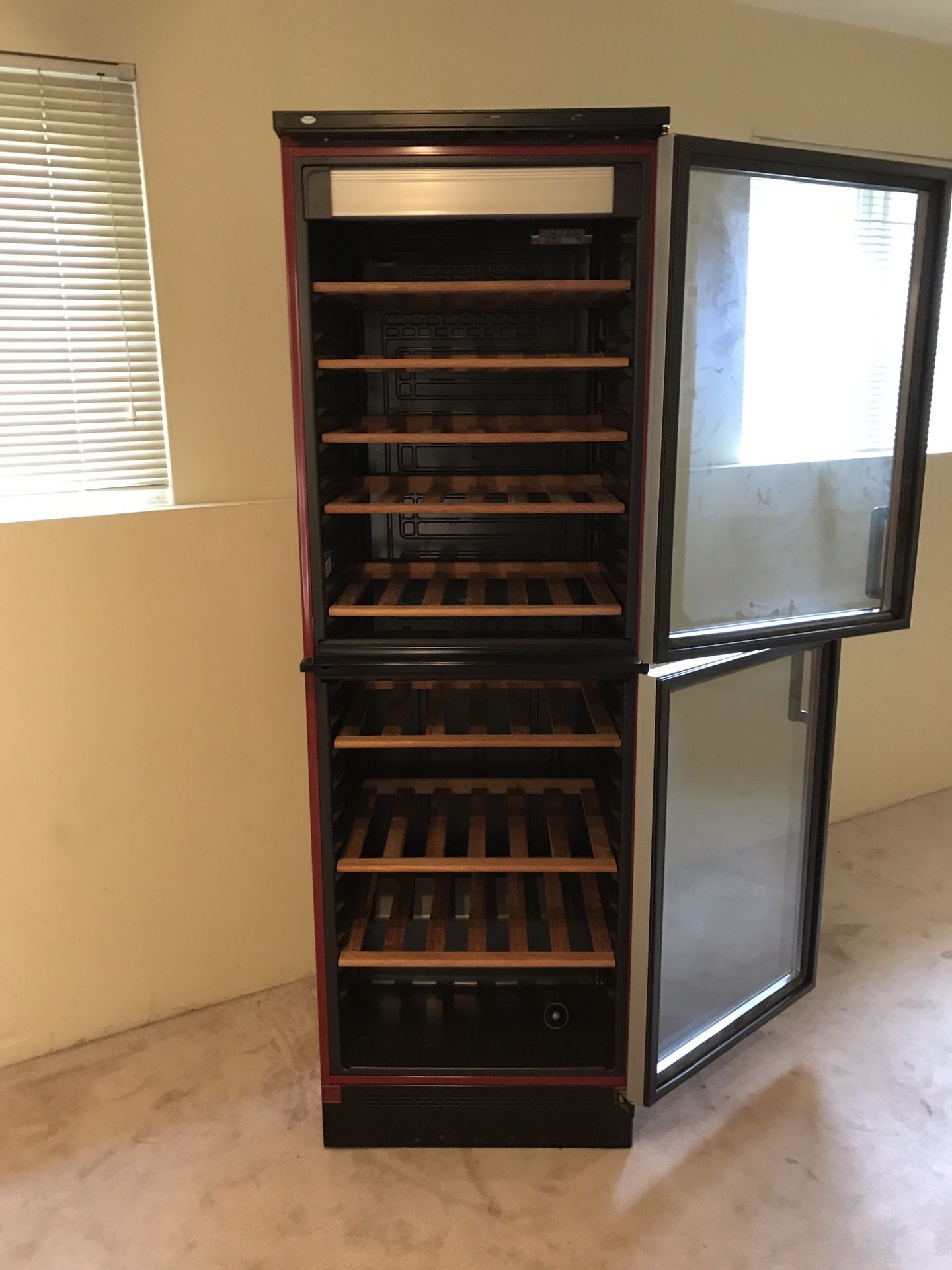 VinoTemp Wine Cooler for Sale in Redmond, WA OfferUp