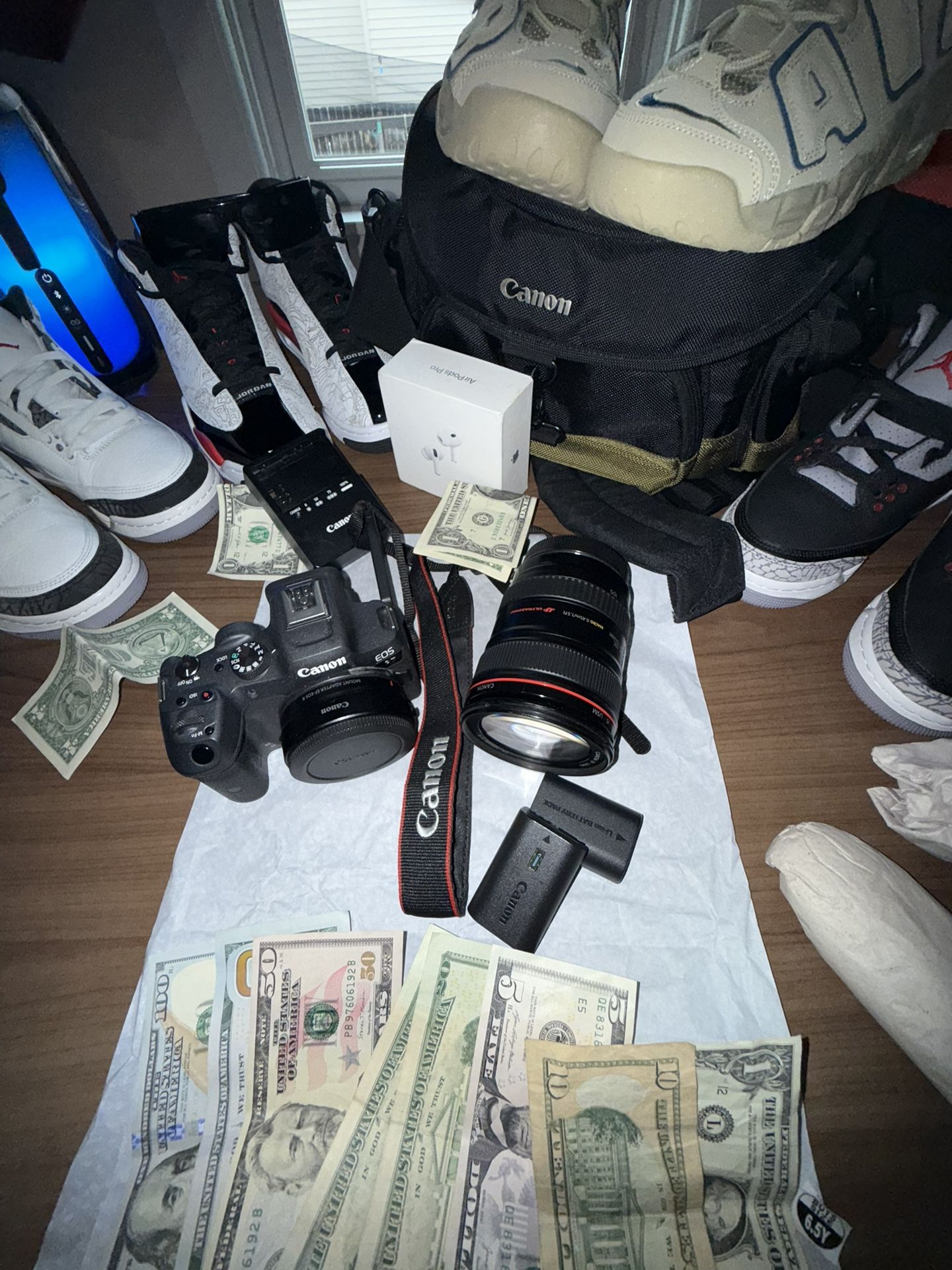 Excellent Used - Canon R7 Bundle