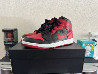 Jordan 1 Mids banned