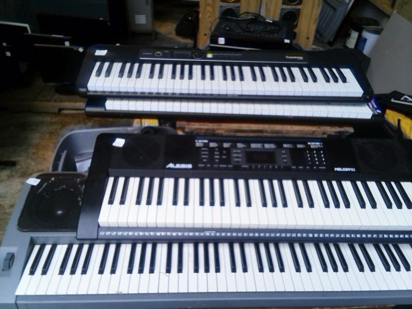 Misc Piano Synth Keyboards And Amp Speakers
