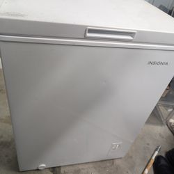 Insignia Freezer 