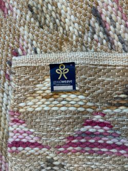 5 x 7 wool area rug, excellent clean condition, pinks, tans, grays