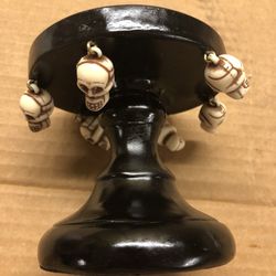 HANGING SKULLS HALLOWEEN Candle Holder new in box